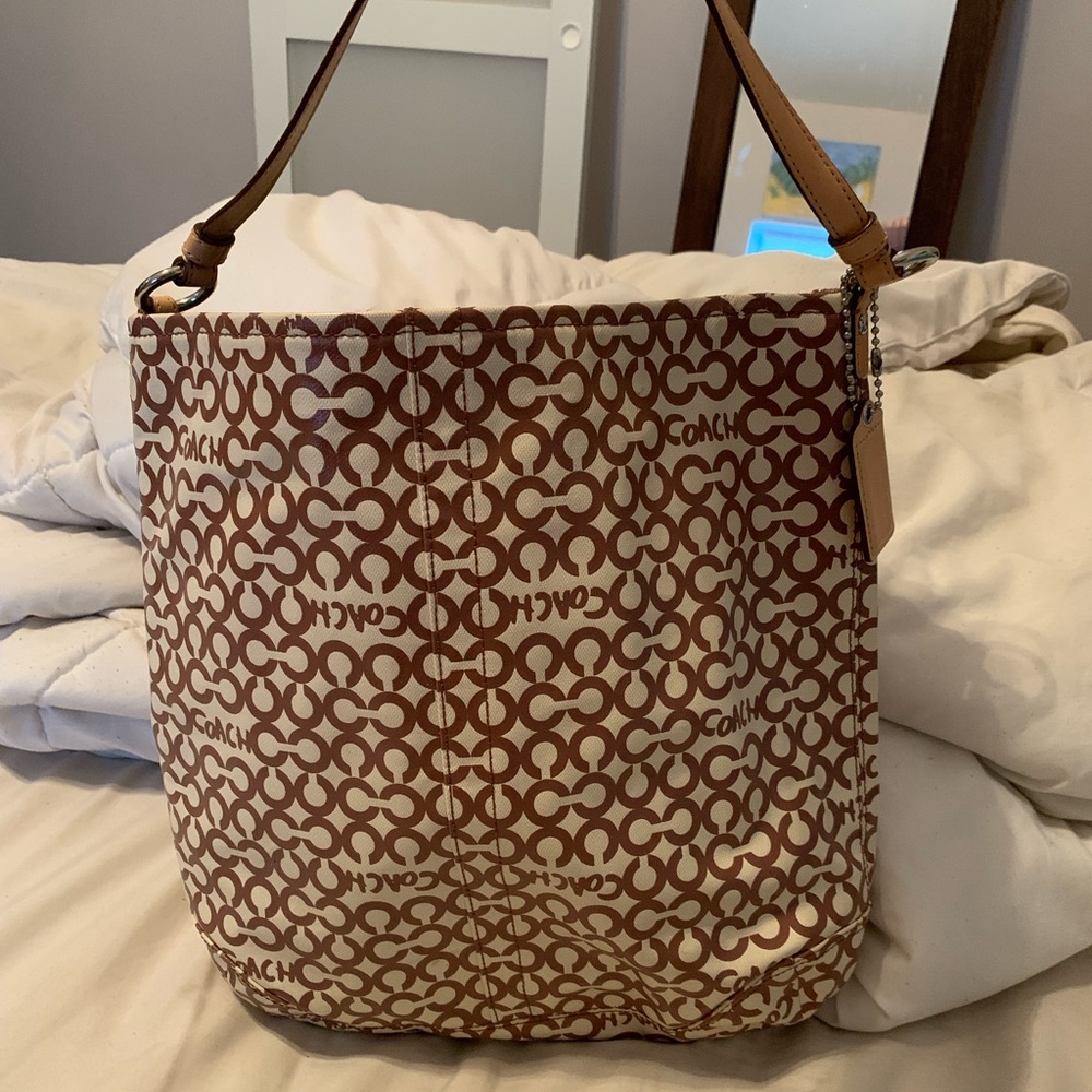 EUC white & brown AUTHENTIC COACH handbag 👜 Beautiful teal inside.